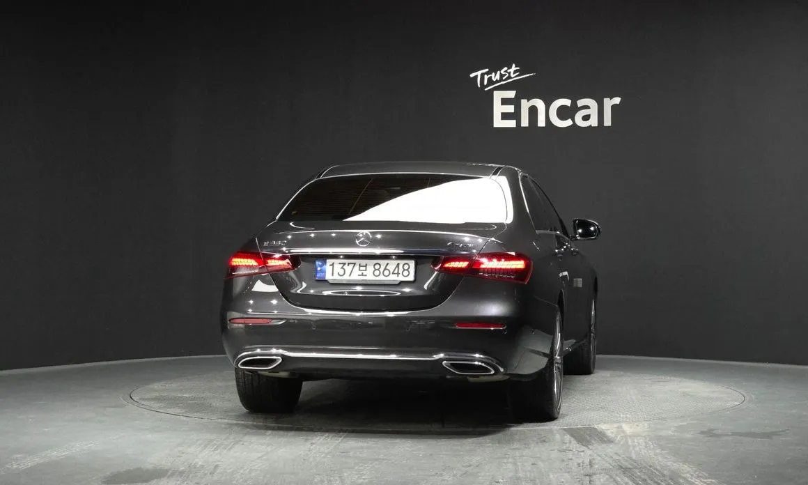 Mercedes-Benz E-Class — фото 4