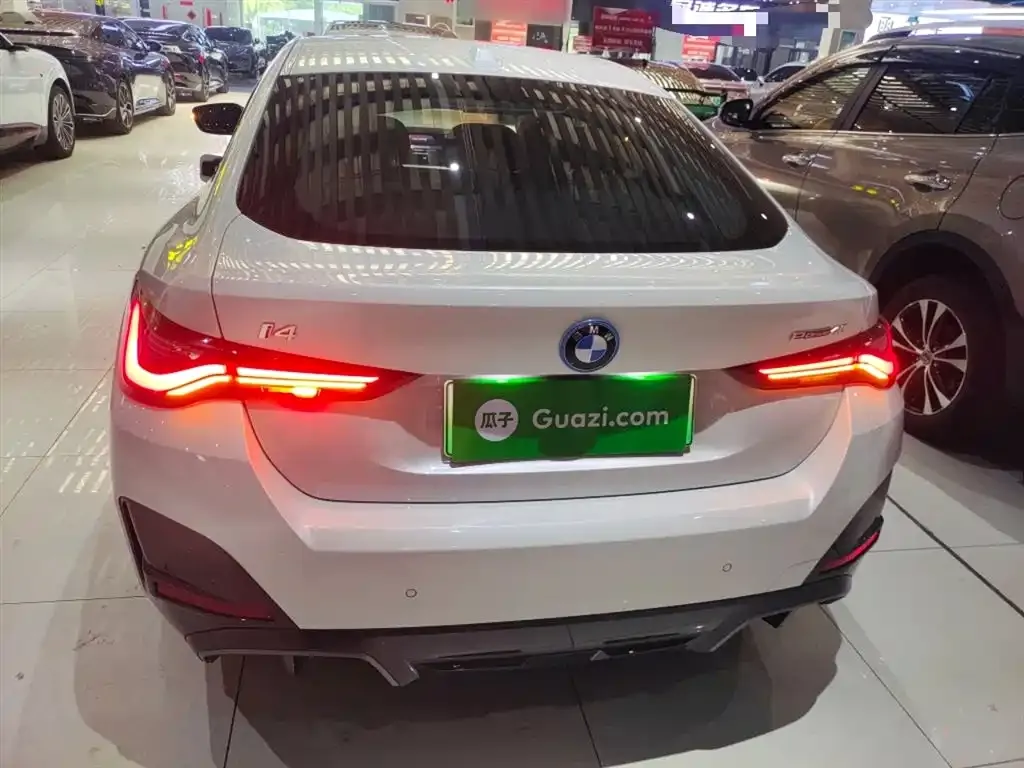 BMW i4 — фото 3