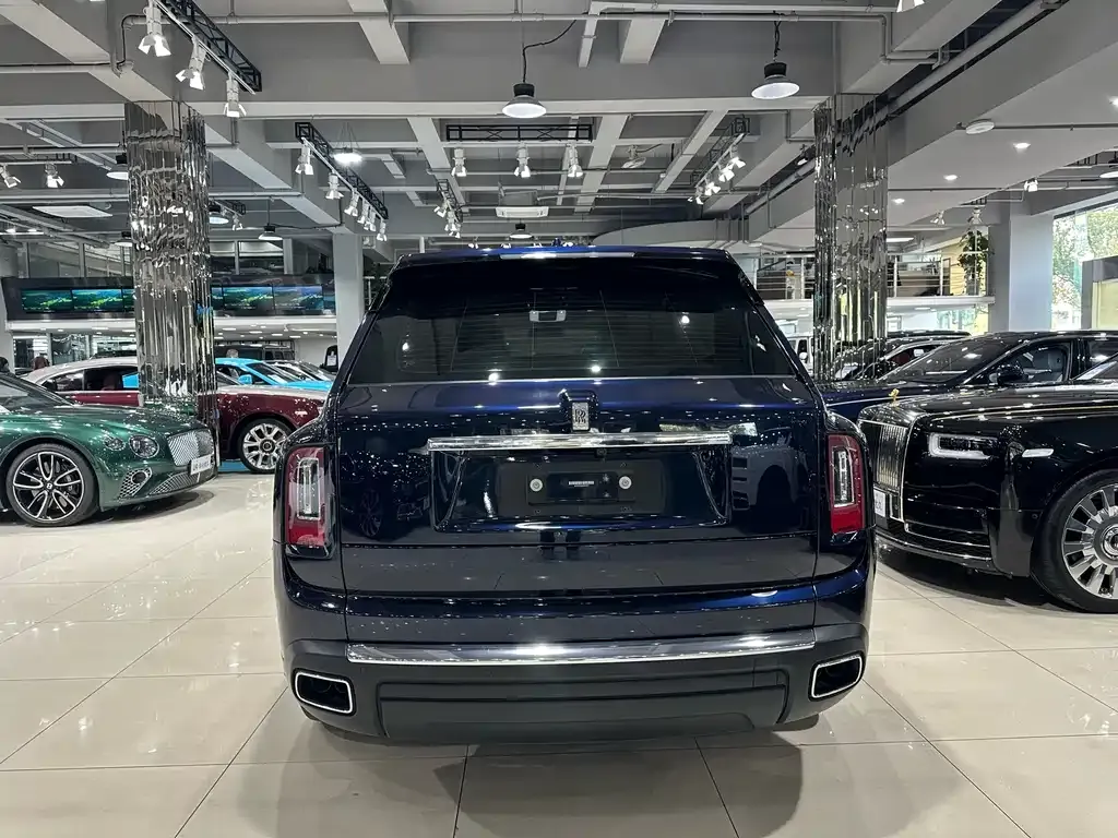 Rolls-Royce Cullinan — фото 10