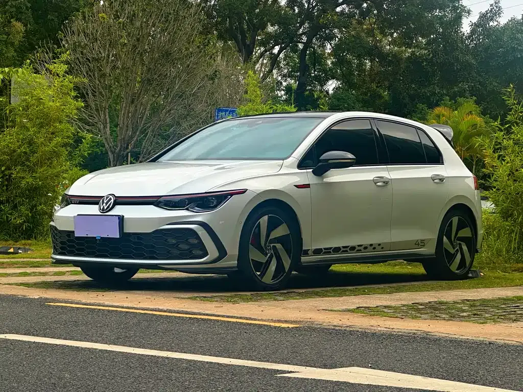 Volkswagen Golf GTI — фото 1
