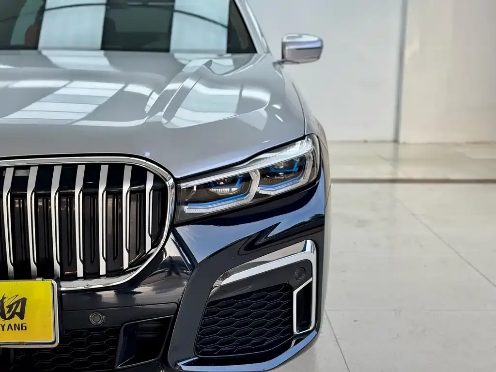BMW 7 Series — фото 4
