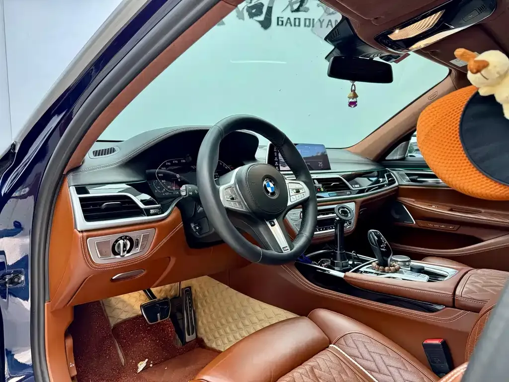 BMW 7 Series — фото 9