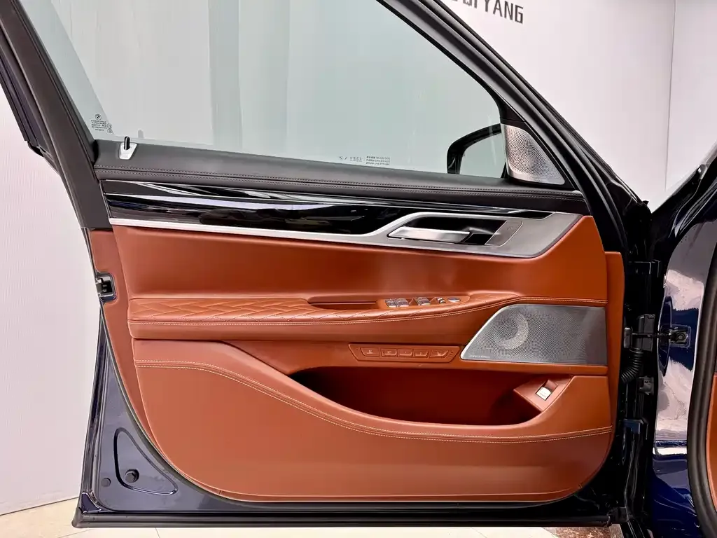 BMW 7 Series — фото 10