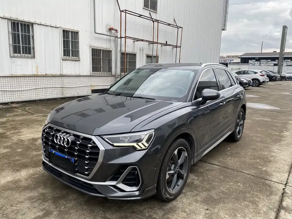 Audi Q3 — фото 1
