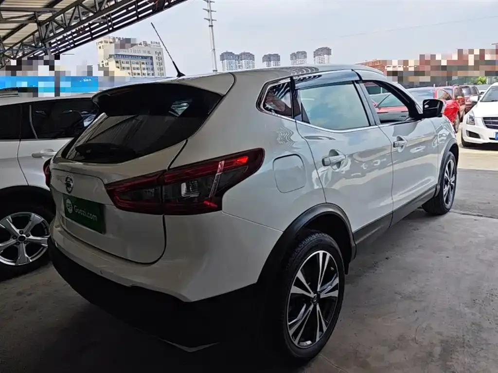 Nissan Qashqai — фото 10