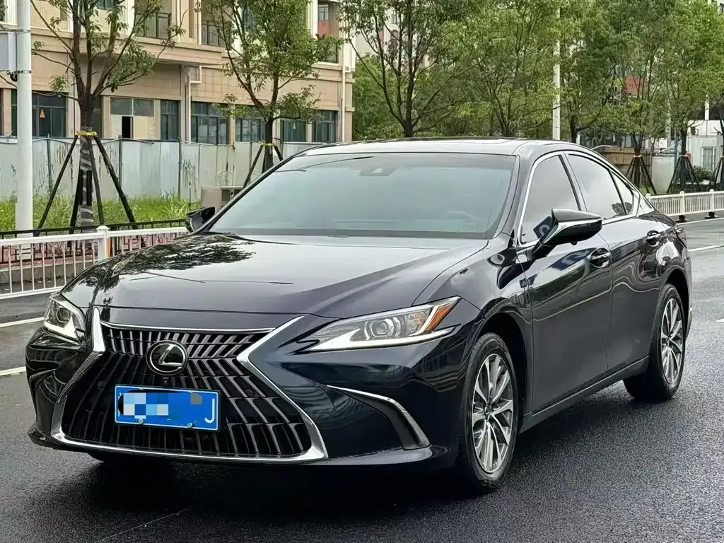 Lexus ES — фото 1