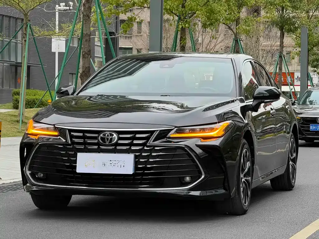 Toyota Avalon — фото 1