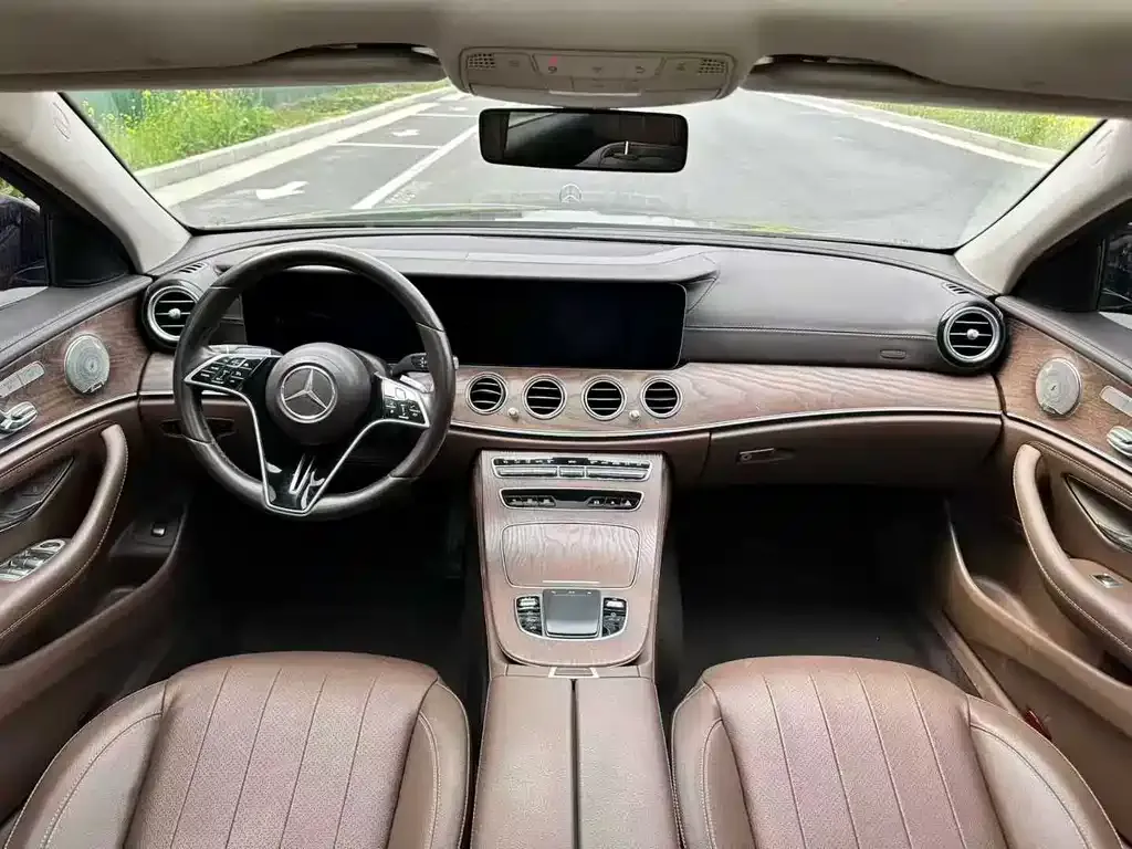 Mercedes-Benz E-Class — фото 2