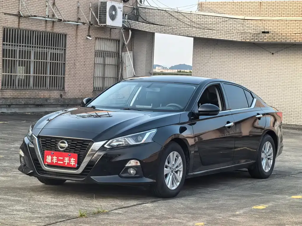 Nissan Teana — фото 1