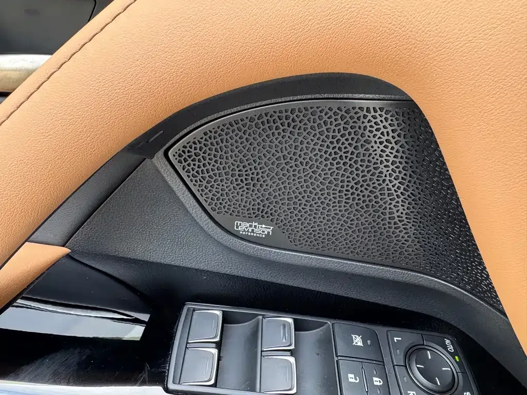 Lexus LX — фото 10