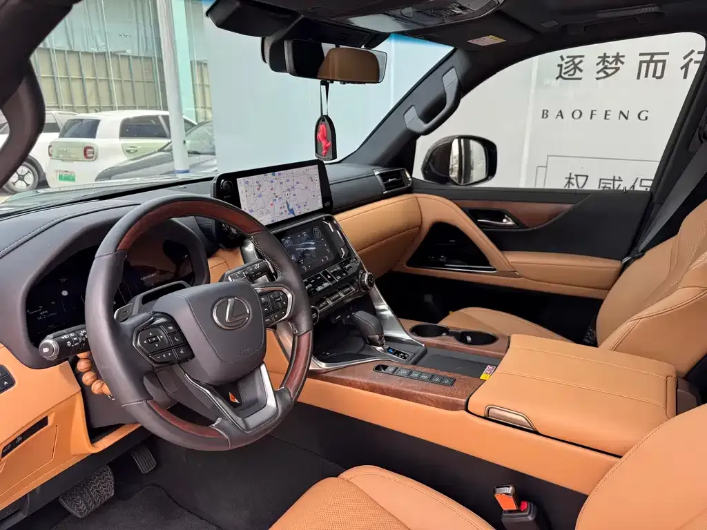 Lexus LX — фото 7