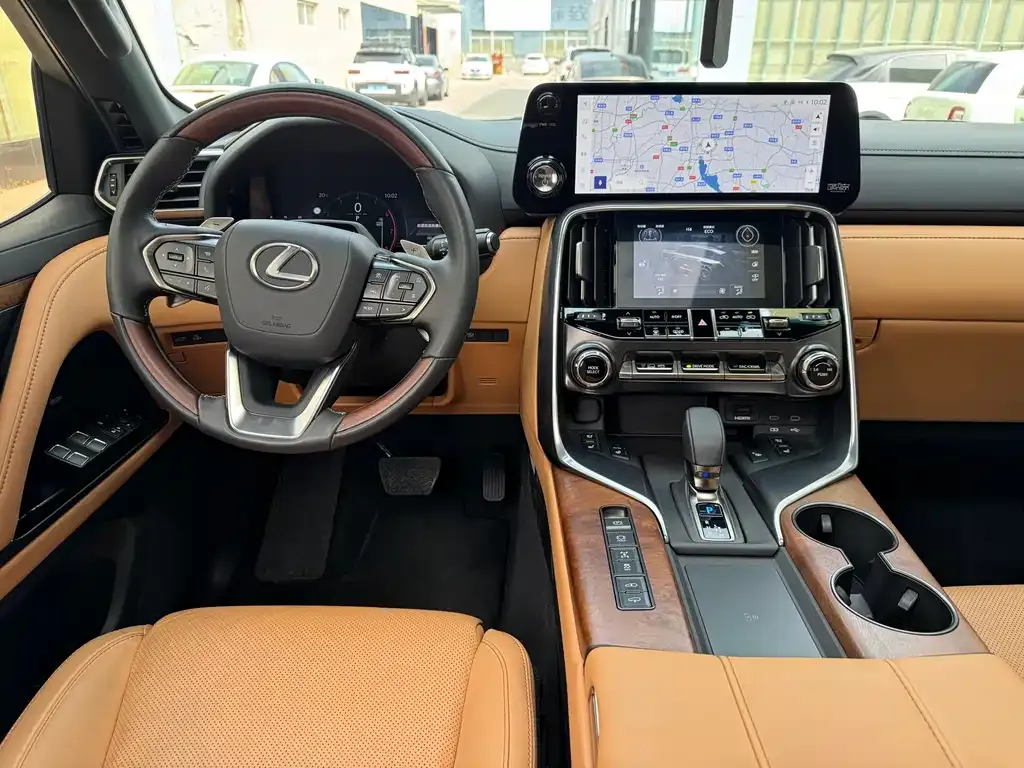 Lexus LX — фото 9