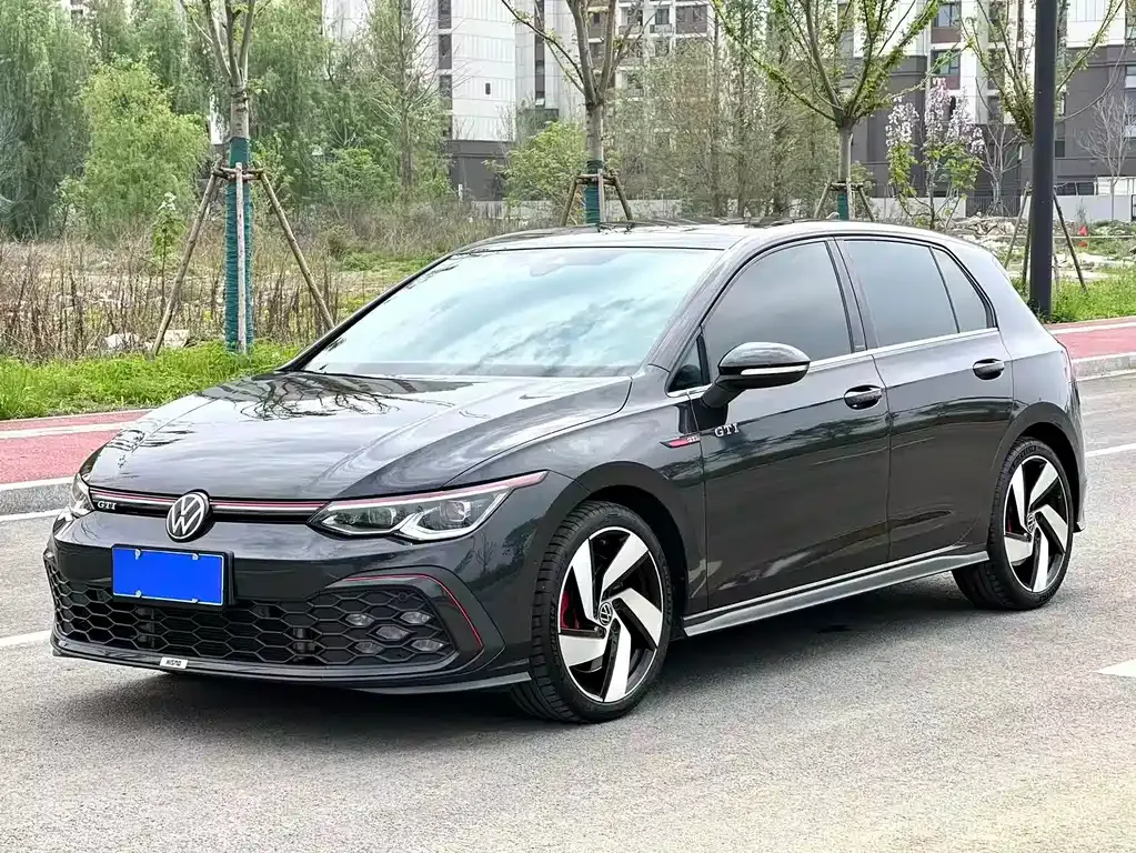 Volkswagen Golf GTI — фото 1