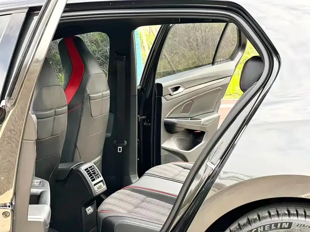 Volkswagen Golf GTI — фото 2