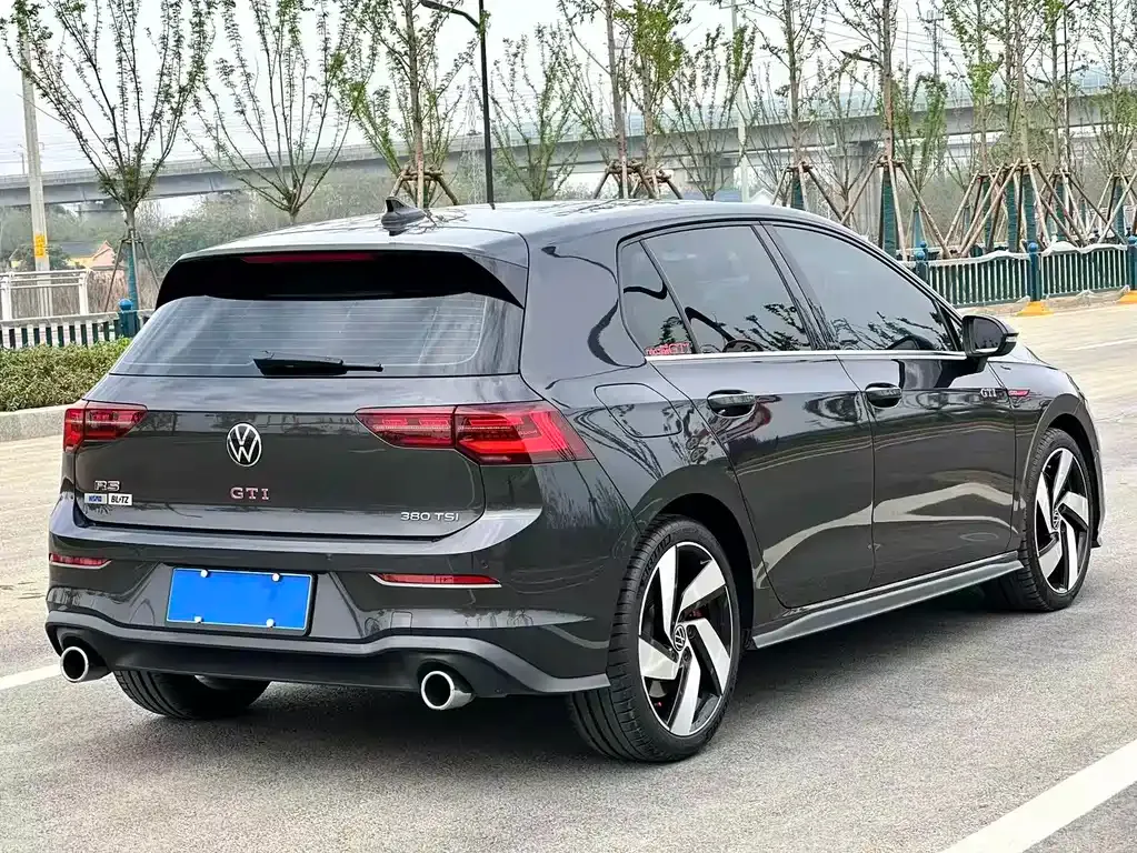 Volkswagen Golf GTI — фото 10