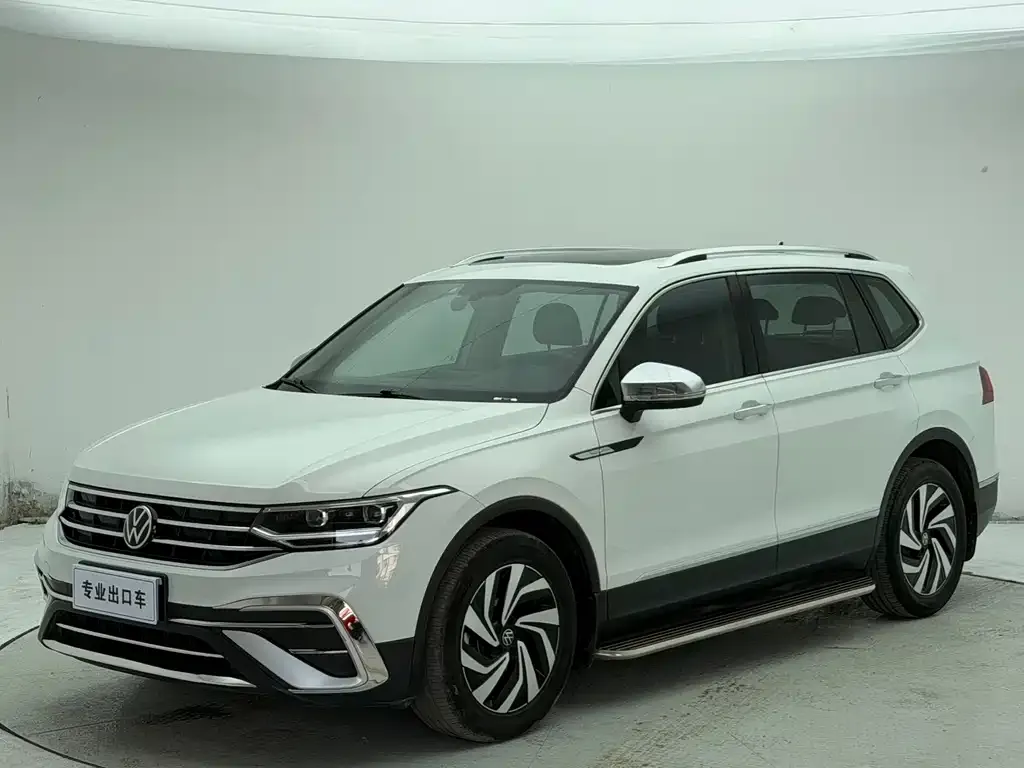 Volkswagen Tiguan L — фото 1