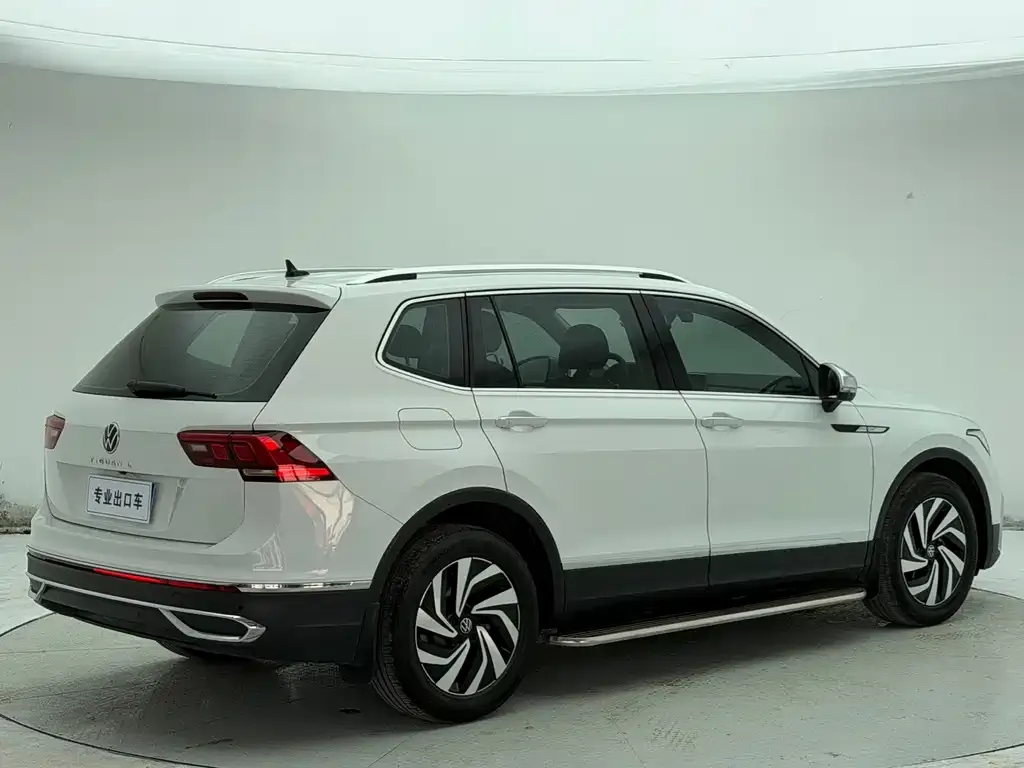 Volkswagen Tiguan L — фото 5