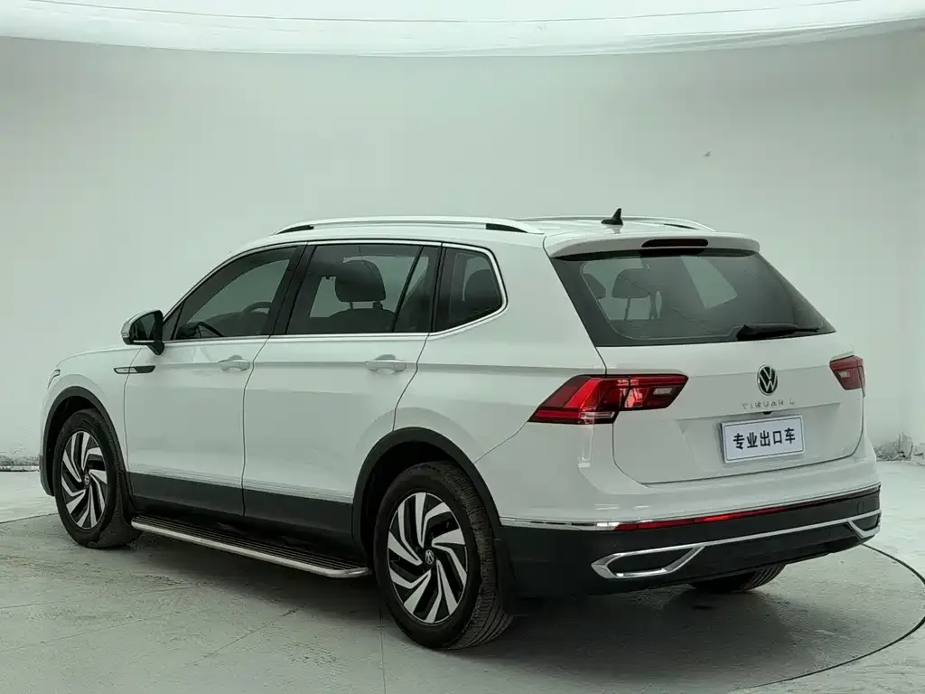 Volkswagen Tiguan L — фото 8