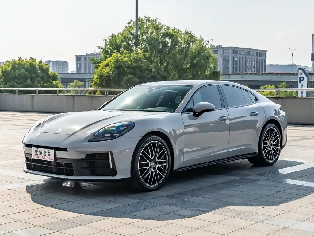 Porsche Panamera — фото 1