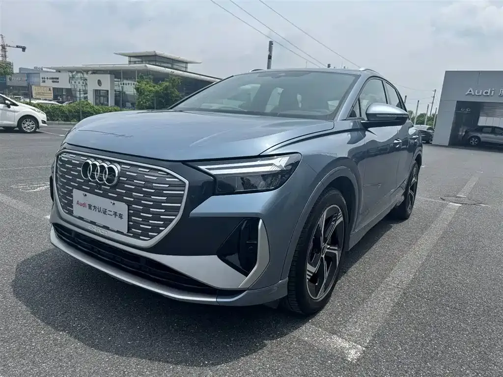 Audi Q4 e-tron — фото 1