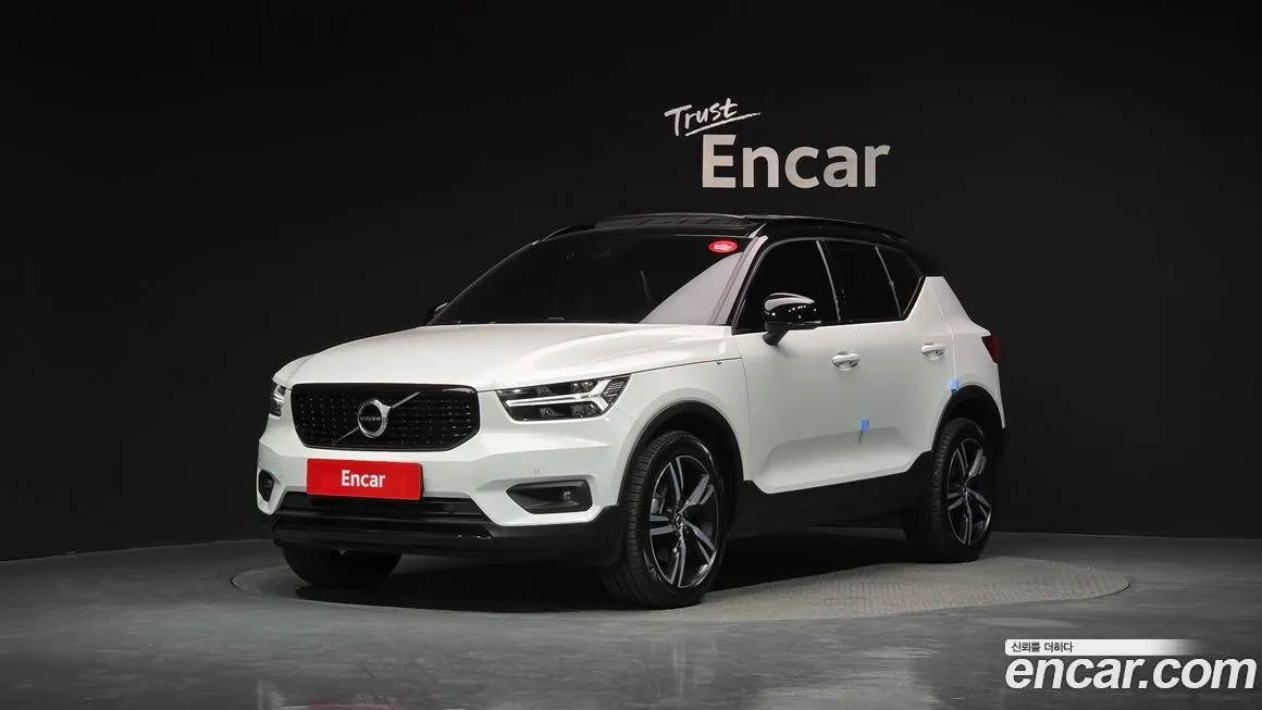 Volvo XC40 — фото 1