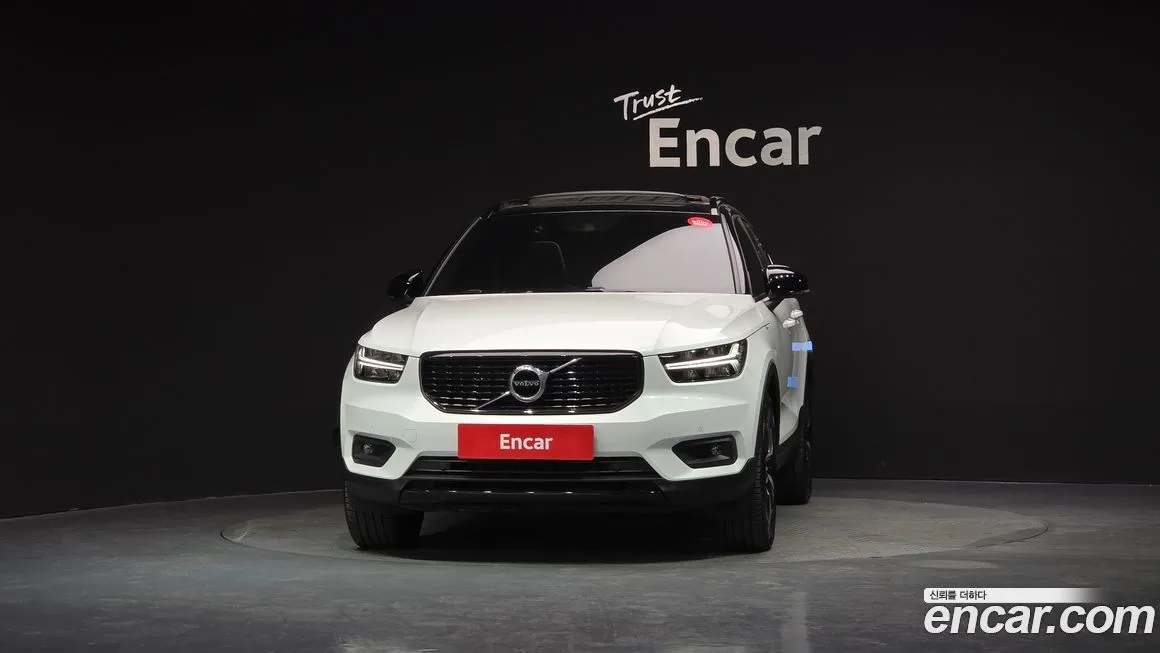 Volvo XC40 — фото 3