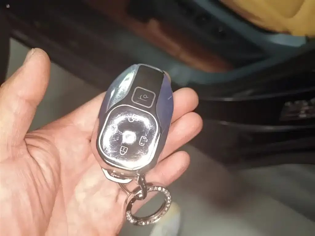 GAC Motor E8 Hybrid — фото 2