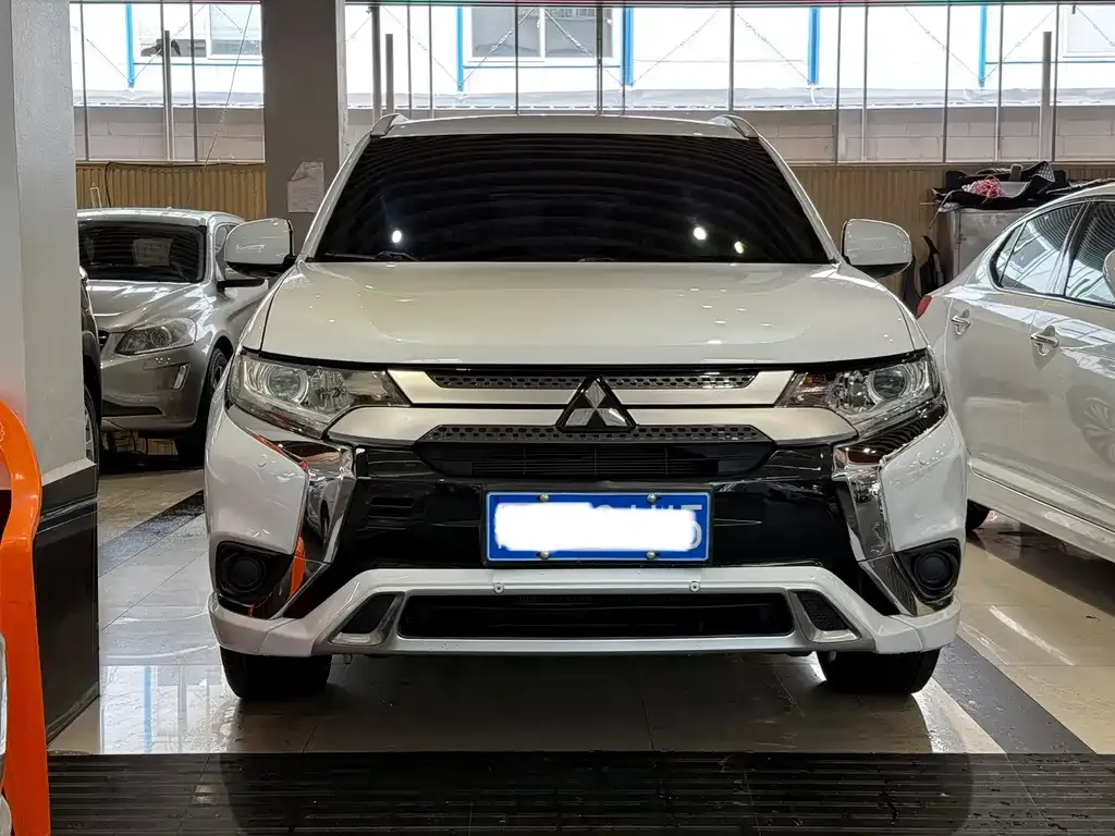 Mitsubishi Outlander — фото 6