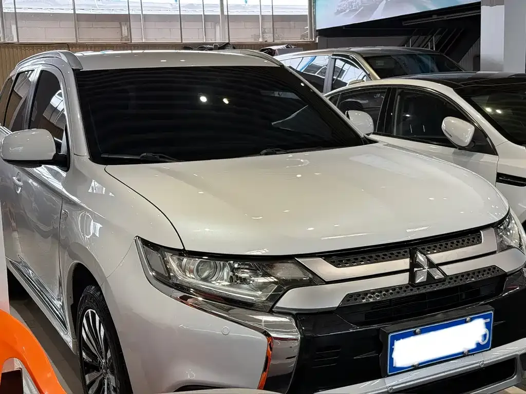 Mitsubishi Outlander — фото 3