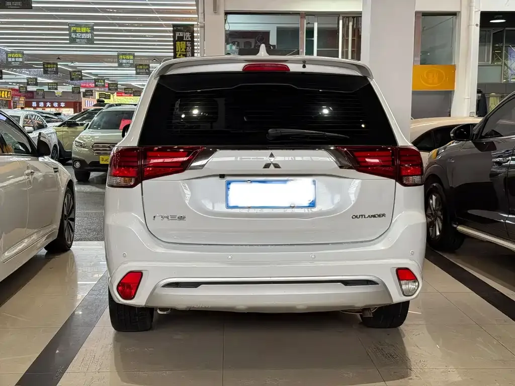 Mitsubishi Outlander — фото 4