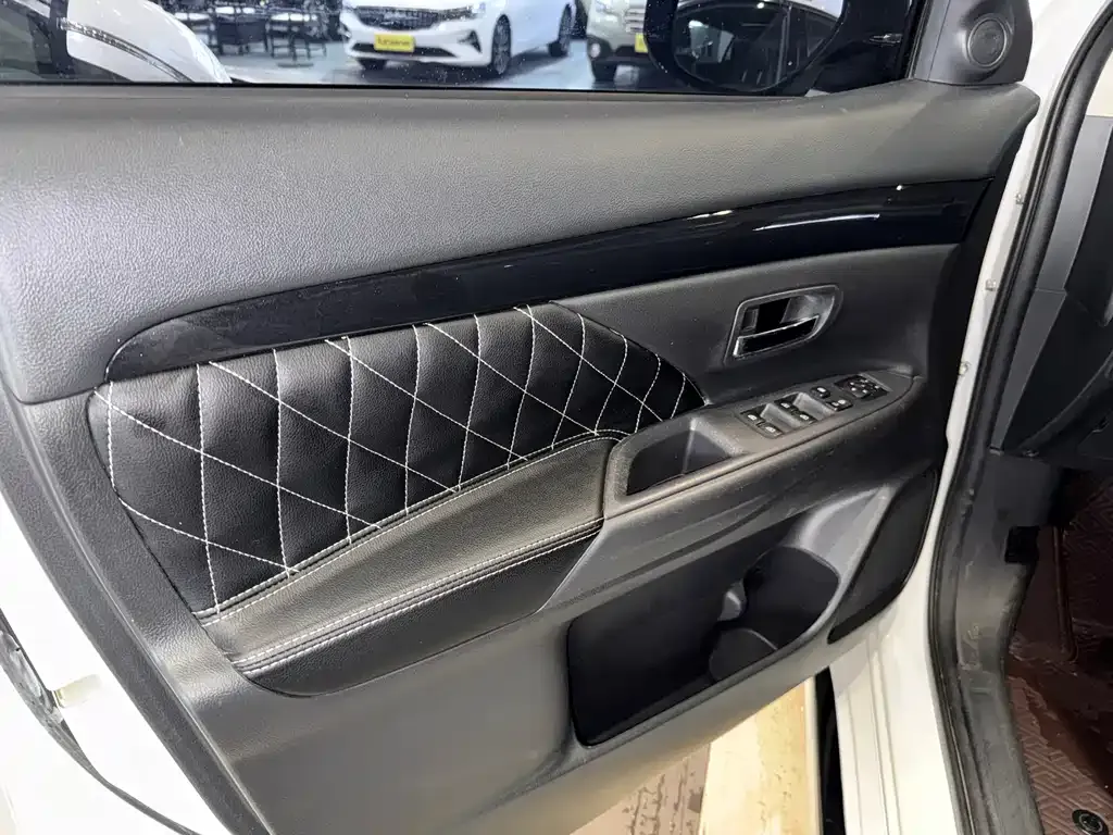 Mitsubishi Outlander — фото 10