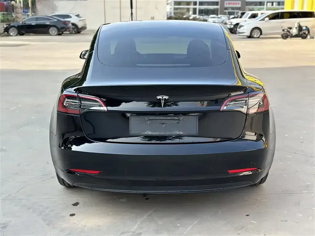 Tesla Model 3 — фото 7