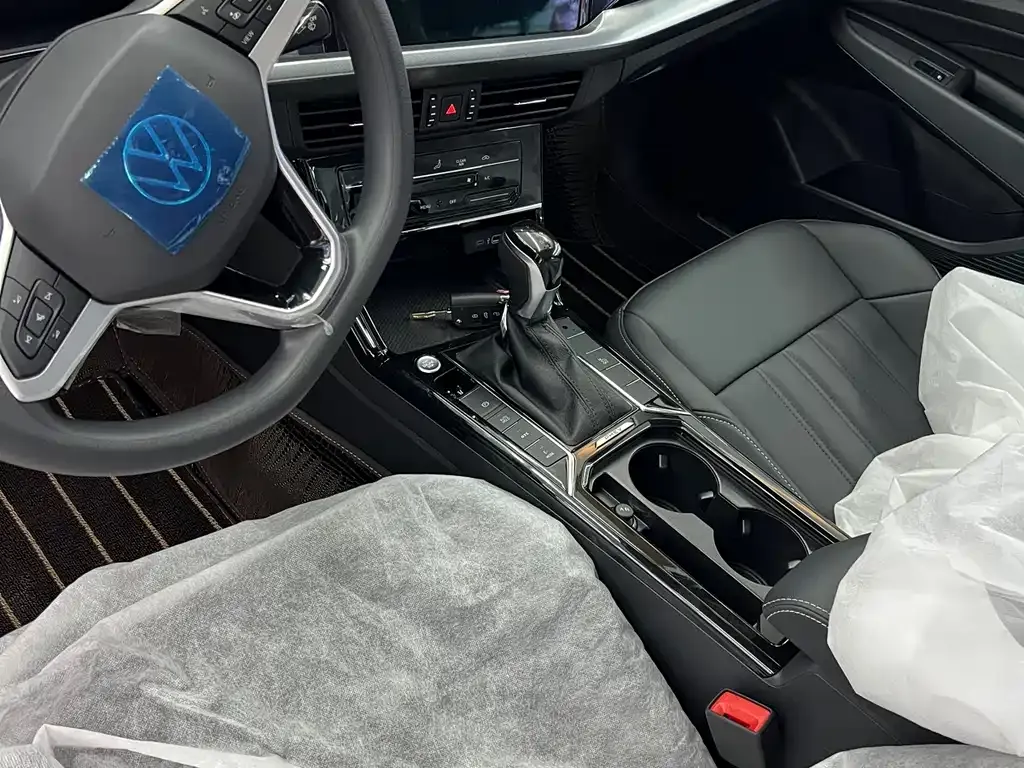Volkswagen Passat New Energy — фото 8