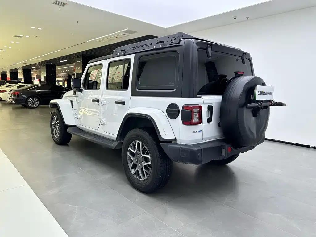 Jeep Wrangler — фото 9