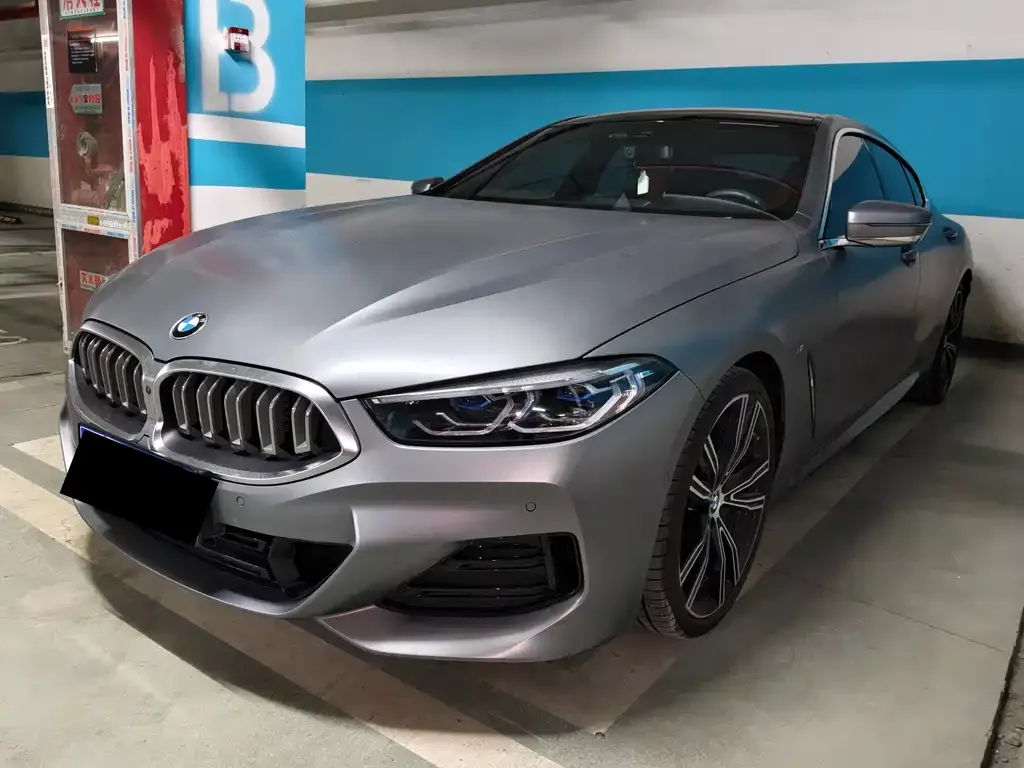 BMW 8 Series — фото 1