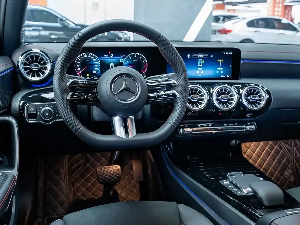 Mercedes-Benz A-Class — фото 10