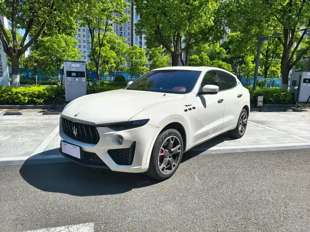 Maserati Levante — фото 1