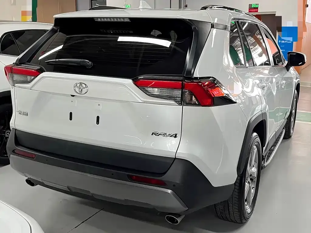 Toyota RAV4 — фото 10