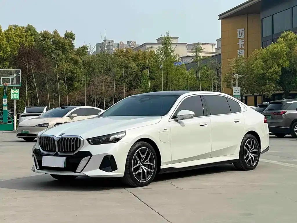 BMW i5 — фото 1