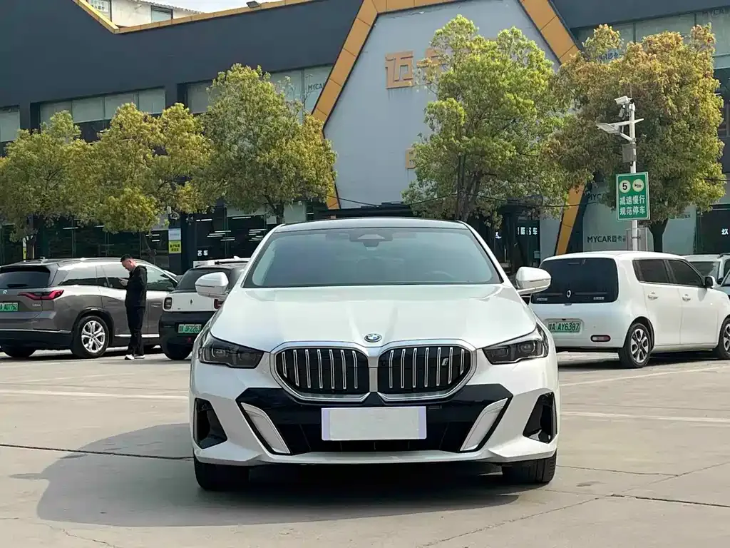 BMW i5 — фото 6