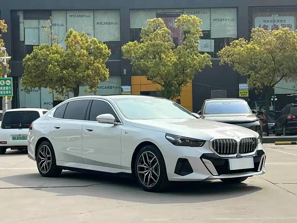 BMW i5 — фото 2