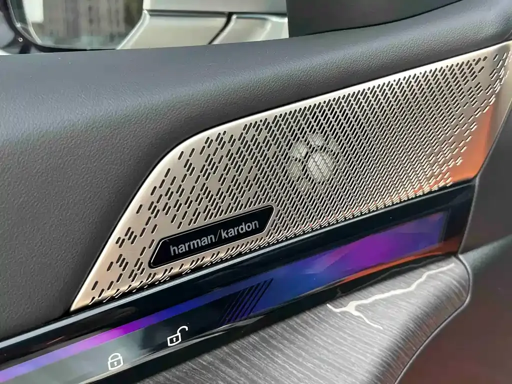 BMW i5 — фото 8