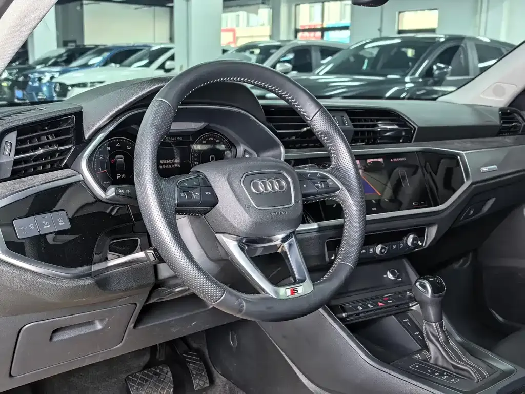 Audi Q3 Sportback — фото 5