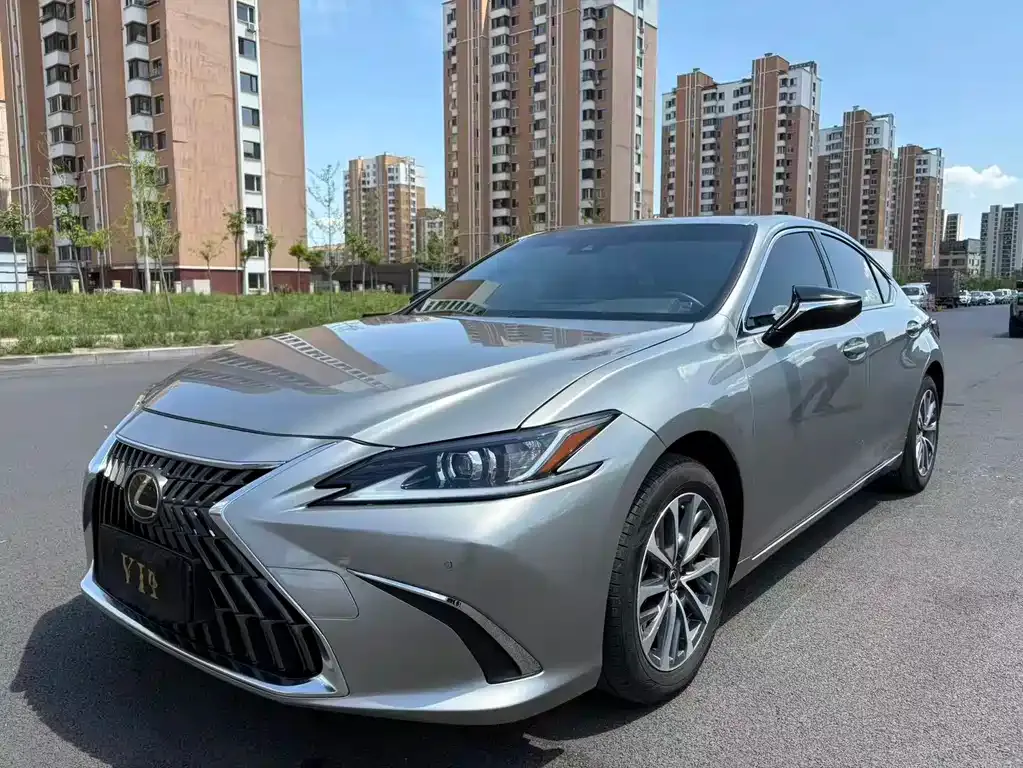 Lexus ES — фото 1