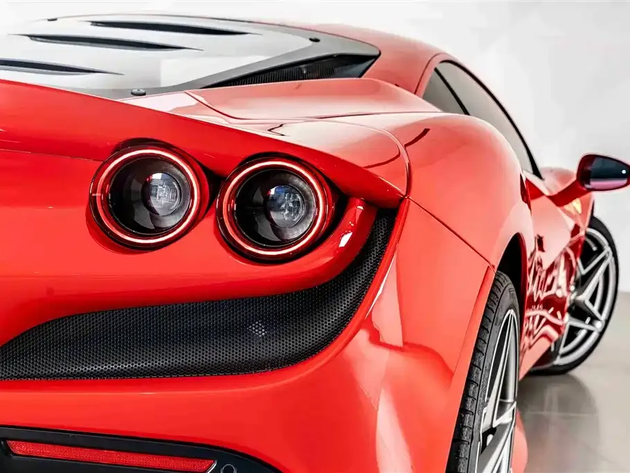 Ferrari F8 — фото 7