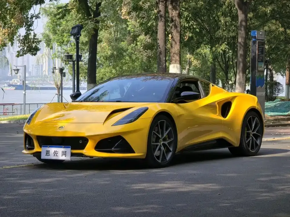 Lotus Emira — фото 1