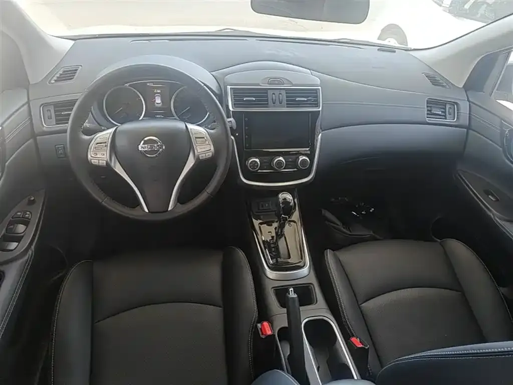 Nissan Tiida — фото 8