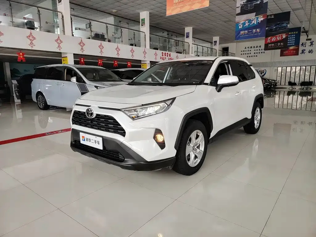 Toyota RAV4 — фото 1