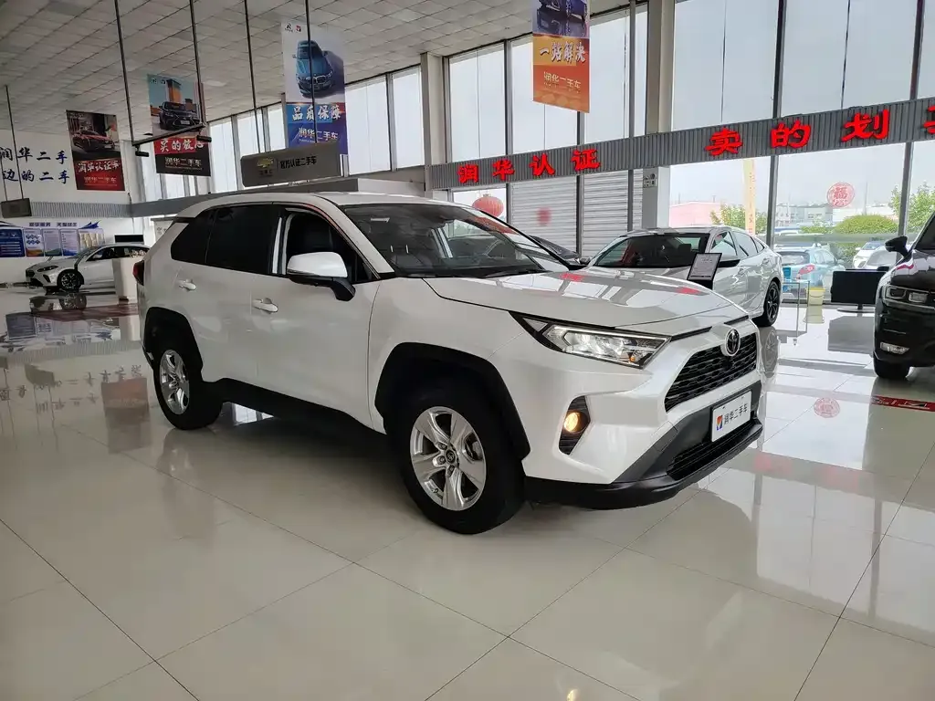 Toyota RAV4 — фото 10