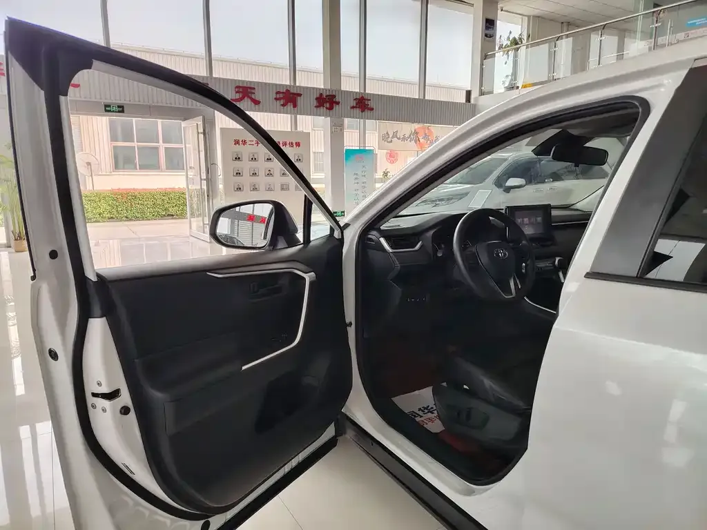 Toyota RAV4 — фото 2